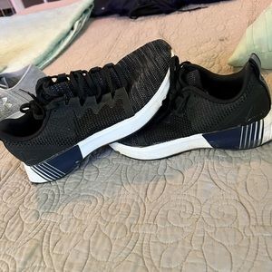 Reebok size 8 tennis shoe